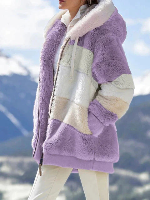 HALLIE - Manteau d'Hiver Grande Taille Découvrez notre manteau HALLIE, une création mode grande taille qui allie chaleur hivernale et élégance française. Ce manteau d'hiver grande taille offre un design moderne et confortable, idéal pour les femmes qui so