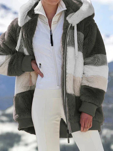 HALLIE - Manteau d'Hiver Grande Taille Découvrez notre manteau HALLIE, une création mode grande taille qui allie chaleur hivernale et élégance française. Ce manteau d'hiver grande taille offre un design moderne et confortable, idéal pour les femmes qui so