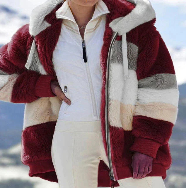 HALLIE - Manteau d'Hiver Grande Taille Découvrez notre manteau HALLIE, une création mode grande taille qui allie chaleur hivernale et élégance française. Ce manteau d'hiver grande taille offre un design moderne et confortable, idéal pour les femmes qui so