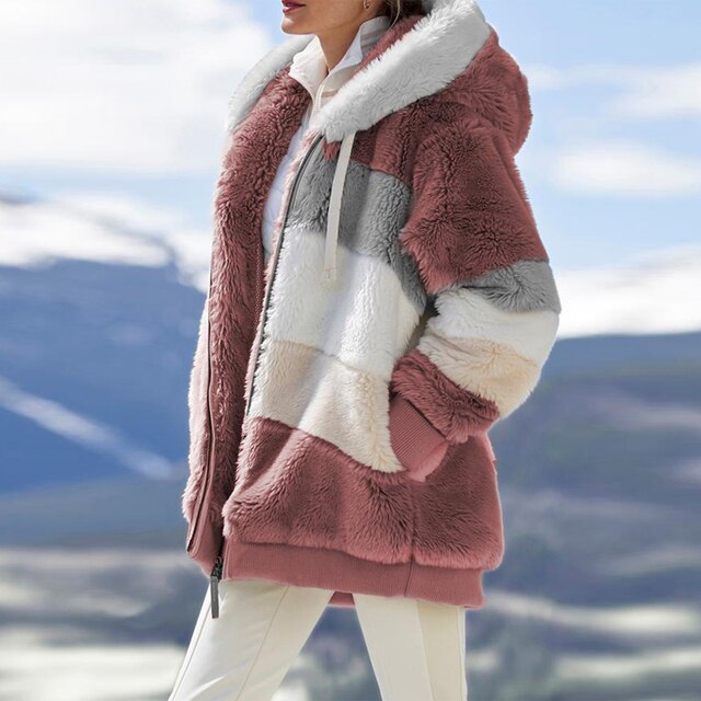 LAURA - Veste Mode Grande Taille Découvrez notre veste LAURA, une création mode grande taille qui allie style contemporain et élégance française. Cette veste tendance grande taille offre un design moderne et sophistiqué, idéale pour les femmes qui souhait
