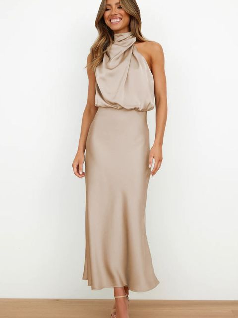 Benthe - Robe de Cocktail Grande Taille Femme Élégante Découvrez notre robe Benthe, une création mode grande taille qui incarne l'élégance française dans sa forme la plus raffinée. Cette robe élégante grande taille est conçue pour faire sensation lors de