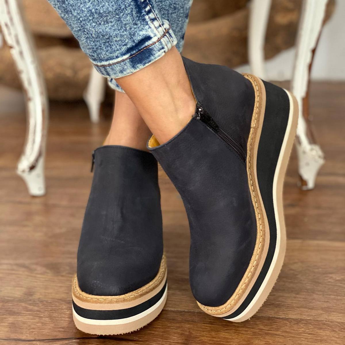 CONSTANCE - Bottes d'Hiver Grande Taille Découvrez nos bottes CONSTANCE, une création mode grande taille qui marie chaleur hivernale et élégance française. Ces bottes d'hiver grande taille offrent une silhouette raffinée et protectrice, créées pour les fe