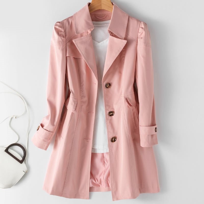 PAULINA - Trench-Coat d'Été Grande Taille Découvrez notre trench-coat d'été PAULINA, une pièce mode grande taille qui incarne la légèreté et l'élégance française. Ce trench léger grande taille offre une silhouette fluide et raffinée, parfait pour les femm