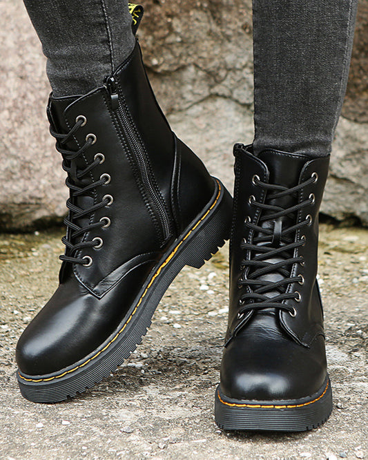 MONICA - Bottes en Cuir à Lacets Grande Taille Découvrez nos bottes MONICA, une création mode grande taille qui marie praticité et élégance française. Ces bottes grande taille offrent une silhouette raffinée et fonctionnelle, créées pour les femmes qui re