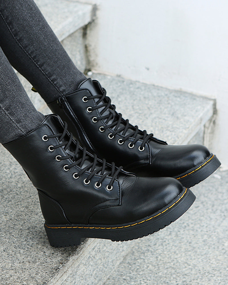 MONICA - Bottes en Cuir à Lacets Grande Taille Découvrez nos bottes MONICA, une création mode grande taille qui marie praticité et élégance française. Ces bottes grande taille offrent une silhouette raffinée et fonctionnelle, créées pour les femmes qui re