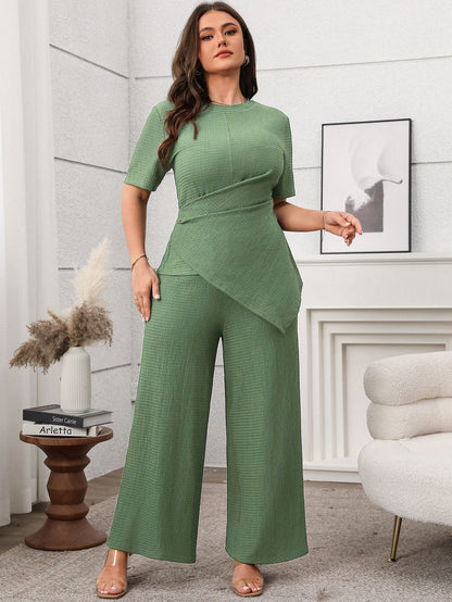 Claire Ensemble - Top & Pantalon Large Grande Taille Notre Claire Ensemble incarne l'élégance au quotidien. Cette combinaison deux pièces grande taille allie style contemporain et confort optimal, créant une silhouette moderne et raffinée qui vous accompa