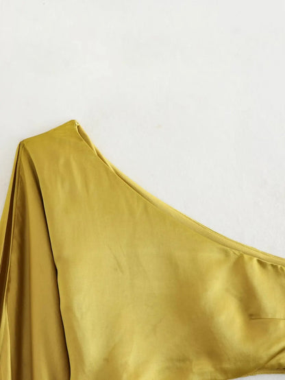 Tara - Robe Grande Taille Femme Unique et Élégante Découvrez notre robe Tara, une création mode grande taille qui allie audace et élégance française. Cette robe élégante grande taille vous offre un style unique et séduisant, parfaite pour les femmes qui o