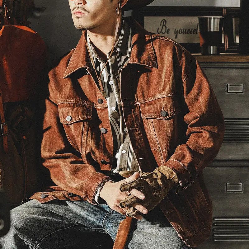 ALI - Veste en Jean Vintage Homme Découvrez notre veste ALI pour homme, une création qui marie l'esprit vintage du denim à l'élégance française. Cette veste en jean vintage offre une silhouette authentique et raffinée, créée pour les hommes qui recherchen