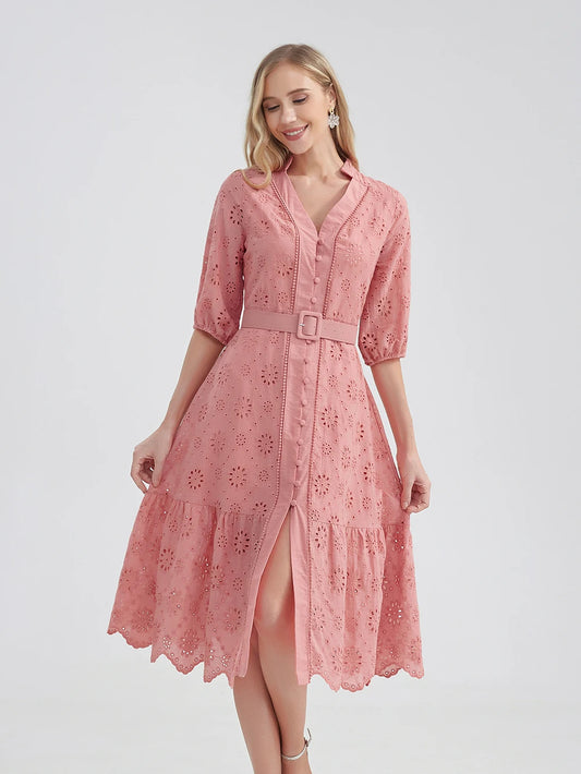 Monica - Robe d'Été Grande Taille Femme Élégante Découvrez notre robe Monica, une création mode grande taille qui incarne la fraîcheur estivale et l'élégance française. Cette robe élégante grande taille allie style sophistiqué et confort d'été, parfaite p