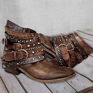 UMA - Bottes Vintage Grande Taille Découvrez nos bottes UMA, une création mode grande taille qui marie charme vintage et élégance française. Ces bottes grande taille offrent une silhouette raffinée et rétro, créées pour les femmes qui recherchent une pièc