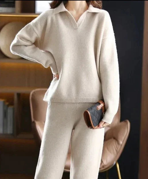 CORENE - Ensemble Jogging et Pull Oversize en Cachemire Grande Taille Découvrez notre ensemble CORENE, une création mode grande taille qui réinvente le casual luxe avec l'élégance française. Cet ensemble grande taille en cachemire d'exception comprend un