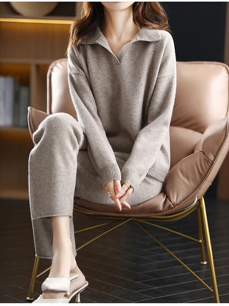 CORENE - Ensemble Jogging et Pull Oversize en Cachemire Grande Taille Découvrez notre ensemble CORENE, une création mode grande taille qui réinvente le casual luxe avec l'élégance française. Cet ensemble grande taille en cachemire d'exception comprend un