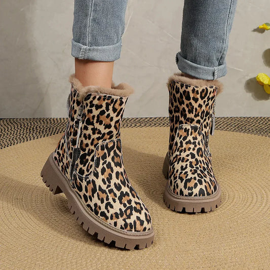 ENID - Bottes d'Hiver Élégantes Grande Taille Découvrez nos bottes ENID, une création mode grande taille qui marie chaleur hivernale et élégance française. Ces bottes d'hiver grande taille offrent une silhouette raffinée et protectrice, créées pour les fe