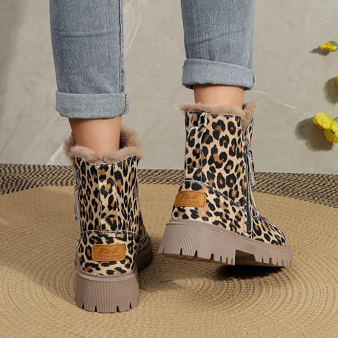 ENID - Bottes d'Hiver Élégantes Grande Taille Découvrez nos bottes ENID, une création mode grande taille qui marie chaleur hivernale et élégance française. Ces bottes d'hiver grande taille offrent une silhouette raffinée et protectrice, créées pour les fe
