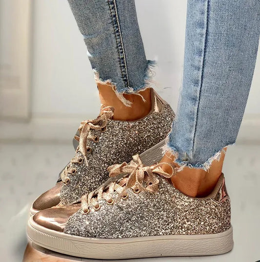 ARIA - Chaussures Glitter Casual Luxe Grande Taille Découvrez nos chaussures ARIA, une création mode grande taille qui marie l'éclat du glitter à l'élégance française. Ces chaussures grande taille offrent une silhouette raffinée et scintillante, créées po