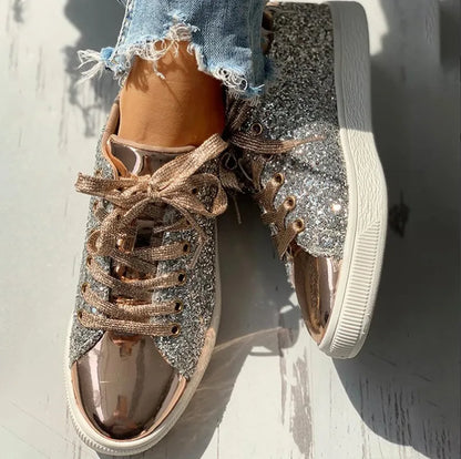 ARIA - Chaussures Glitter Casual Luxe Grande Taille Découvrez nos chaussures ARIA, une création mode grande taille qui marie l'éclat du glitter à l'élégance française. Ces chaussures grande taille offrent une silhouette raffinée et scintillante, créées po