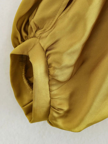 Tara - Robe Grande Taille Femme Unique et Élégante Découvrez notre robe Tara, une création mode grande taille qui allie audace et élégance française. Cette robe élégante grande taille vous offre un style unique et séduisant, parfaite pour les femmes qui o