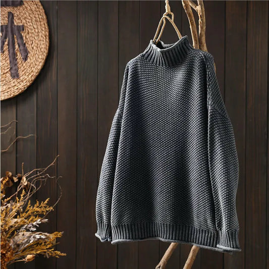 MONA - Pull Col Roulé en Maille Grande Taille Découvrez notre pull MONA, une création mode grande taille qui allie confort du col roulé et élégance française. Ce pull en maille grande taille offre une silhouette raffinée et sophistiquée, créé pour les fem