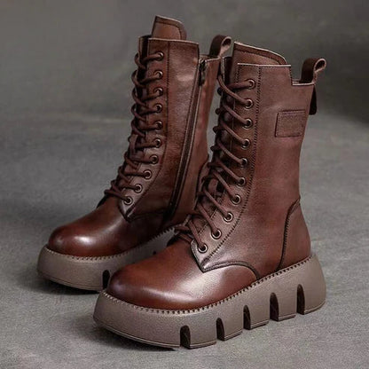 ELIZABETH - Bottes d'Hiver Grande Taille Découvrez nos bottes ELIZABETH, une création mode grande taille qui marie chaleur hivernale et élégance française. Ces bottes d'hiver grande taille offrent une silhouette raffinée et protectrice, créées pour les fe