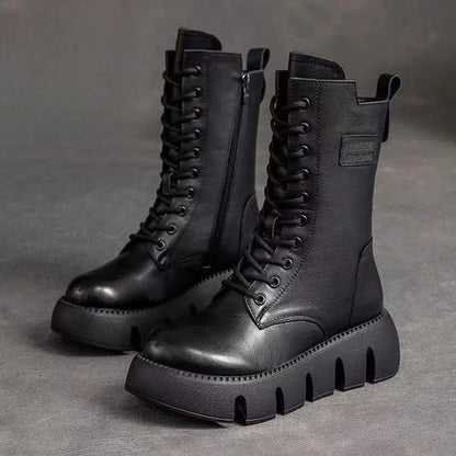 ELIZABETH - Bottes d'Hiver Grande Taille Découvrez nos bottes ELIZABETH, une création mode grande taille qui marie chaleur hivernale et élégance française. Ces bottes d'hiver grande taille offrent une silhouette raffinée et protectrice, créées pour les fe