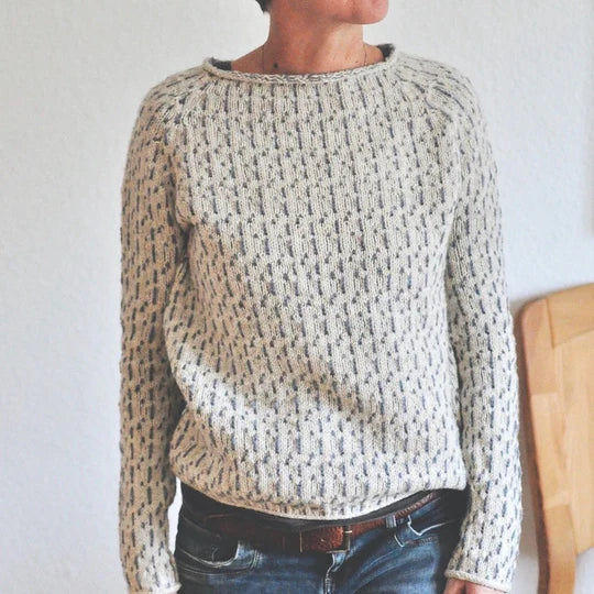 LOUISA - Pull Gris Col Rond Élégant Grande Taille Découvrez notre pull LOUISA, une création mode grande taille qui marie l'élégance du gris à la sophistication française. Ce pull col rond grande taille offre une silhouette contemporaine et raffinée, créé