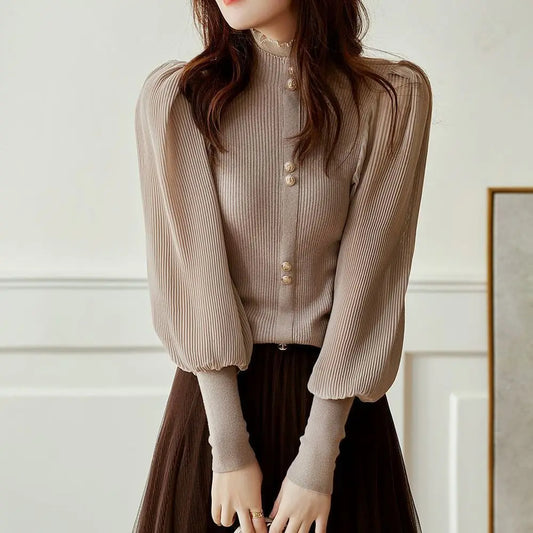 MARI - Chemisier Vintage Classique Grande Taille Découvrez notre chemisier MARI, une création mode grande taille qui marie l'esprit vintage et l'élégance française. Ce chemisier grande taille offre une silhouette rétro et raffinée, créé pour les femmes qu