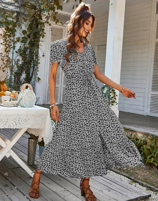 Angélique - Robe d'Été Fleurie Grande Taille Femme Découvrez notre robe Angélique, une création mode grande taille qui célèbre la féminité avec ses motifs floraux et son élégance française. Cette robe élégante grande taille allie la fraîcheur estivale à u