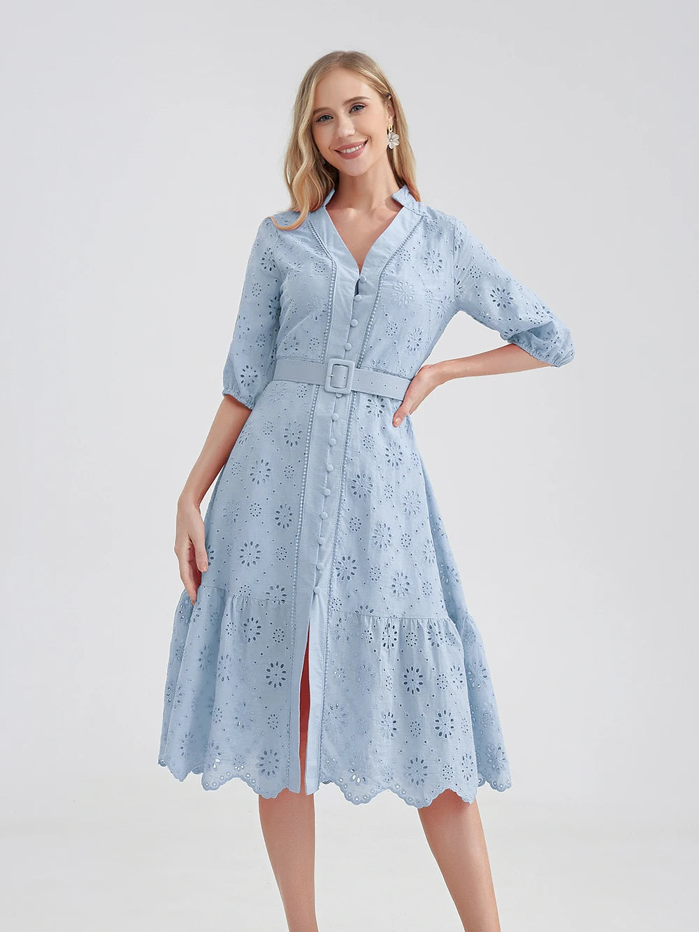 Monica - Robe d'Été Grande Taille Femme Élégante Découvrez notre robe Monica, une création mode grande taille qui incarne la fraîcheur estivale et l'élégance française. Cette robe élégante grande taille allie style sophistiqué et confort d'été, parfaite p