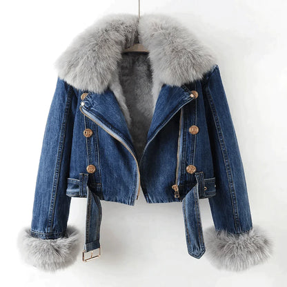 ELIZA - Veste en Jean Fourrée Grande Taille Découvrez notre veste ELIZA, une création mode grande taille qui allie style denim et élégance française. Cette veste en jean fourrée grande taille offre un design tendance et chaleureux, idéale pour les femmes
