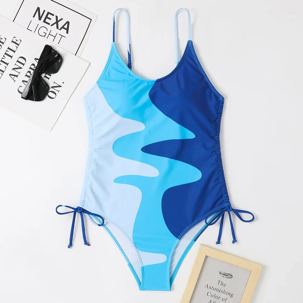 JANE - Maillot de Bain Une Pièce Grande Taille Découvrez notre maillot de bain JANE, une création mode grande taille qui incarne la sophistication balnéaire et l'élégance française. Ce maillot une pièce grande taille offre une silhouette glamour et raffin