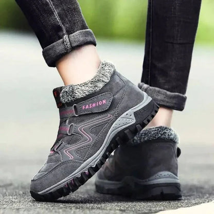 ELOISE - Bottines de Neige en Cuir Grande Taille Découvrez nos bottines ELOISE, une création mode grande taille qui marie protection hivernale et élégance française. Ces bottines grande taille offrent une silhouette raffinée et imperméable, créées pour le