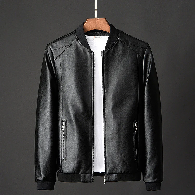 TRENT - Veste en Cuir PU Décontractée Homme Découvrez notre veste TRENT pour homme, une création qui marie le style du cuir PU à l'élégance française. Cette veste décontractée offre une silhouette moderne et urbaine, créée pour les hommes qui recherchent