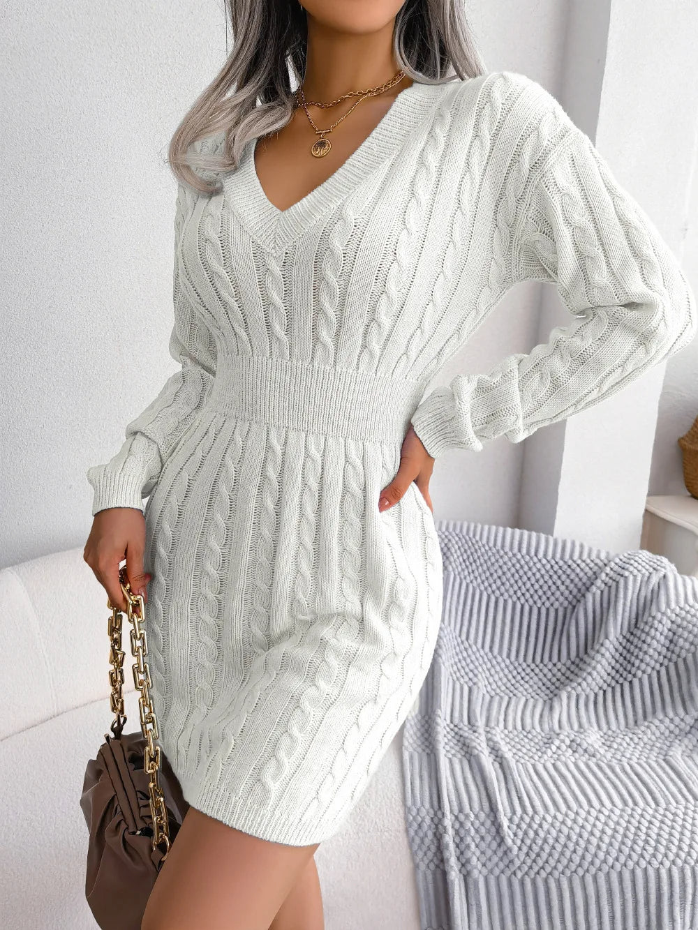 Lolo - Robe en Tricot Grande Taille Femme Élégante Découvrez notre robe Lolo, une création mode grande taille qui allie le confort du tricot à l'élégance française. Cette robe élégante grande taille offre une douceur exceptionnelle et un style contemporai