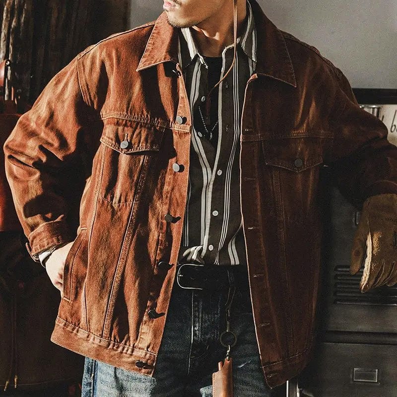 ALI - Veste en Jean Vintage Homme Découvrez notre veste ALI pour homme, une création qui marie l'esprit vintage du denim à l'élégance française. Cette veste en jean vintage offre une silhouette authentique et raffinée, créée pour les hommes qui recherchen