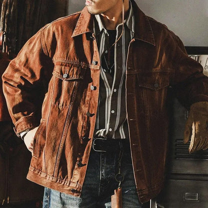 ALI - Veste en Jean Vintage Homme Découvrez notre veste ALI pour homme, une création qui marie l'esprit vintage du denim à l'élégance française. Cette veste en jean vintage offre une silhouette authentique et raffinée, créée pour les hommes qui recherchen