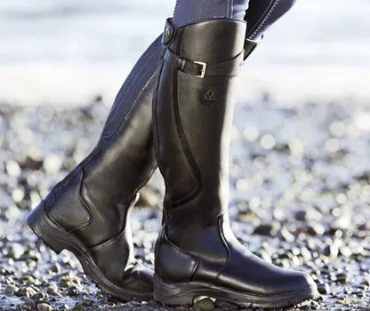 PAULINE - Bottes Imperméables Grande Taille Découvrez nos bottes PAULINE, une création mode grande taille qui marie protection imperméable et élégance française. Ces bottes grande taille offrent une silhouette raffinée et protectrice, créées pour les femm