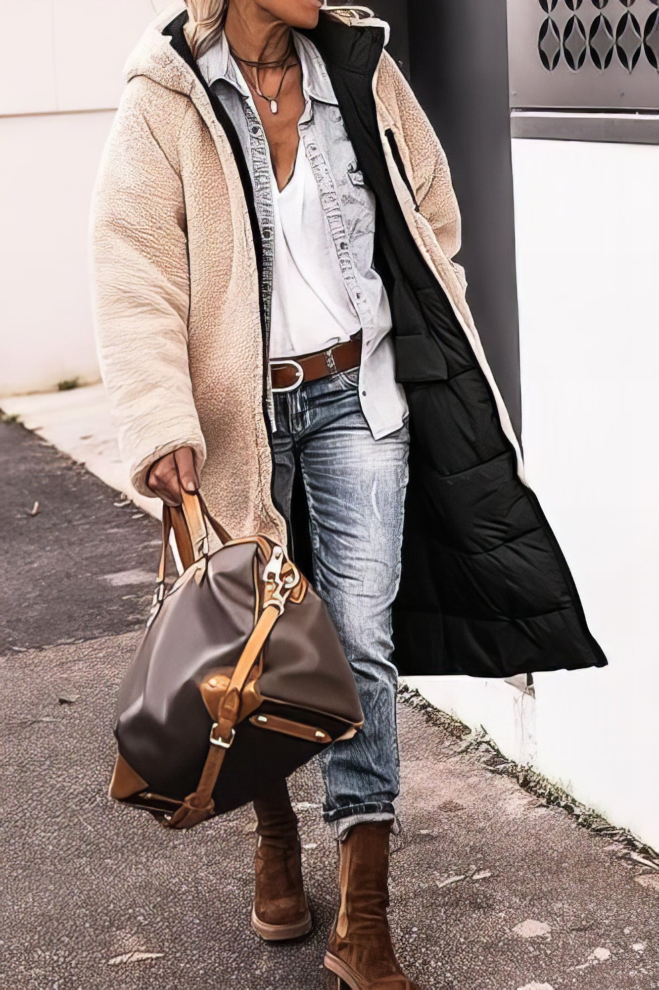 DARINA - Manteau Long Grande Taille Découvrez notre manteau DARINA, une création mode grande taille qui allie style intemporel et élégance française. Ce manteau long grande taille offre un design raffiné et moderne, idéal pour les femmes qui souhaitent un