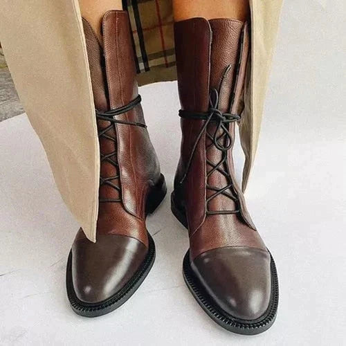 ANDI - Bottes à Talons Vintage Grande Taille Découvrez nos bottes ANDI, une création mode grande taille qui marie style rétro et élégance française. Ces bottes à talons grande taille offrent une silhouette raffinée et vintage, créées pour les femmes qui r