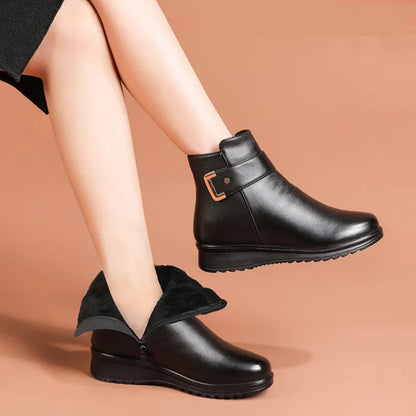ANNABELLE - Bottes Orthopédiques en Laine Grande Taille Découvrez nos bottes ANNABELLE, une création mode grande taille qui marie confort orthopédique et élégance française. Ces bottes en laine grande taille offrent une silhouette raffinée et chaleureuse,