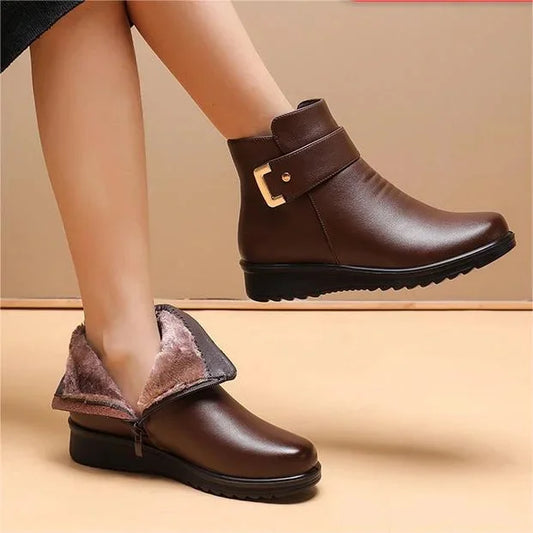 ANNABELLE - Bottes Orthopédiques en Laine Grande Taille Découvrez nos bottes ANNABELLE, une création mode grande taille qui marie confort orthopédique et élégance française. Ces bottes en laine grande taille offrent une silhouette raffinée et chaleureuse,