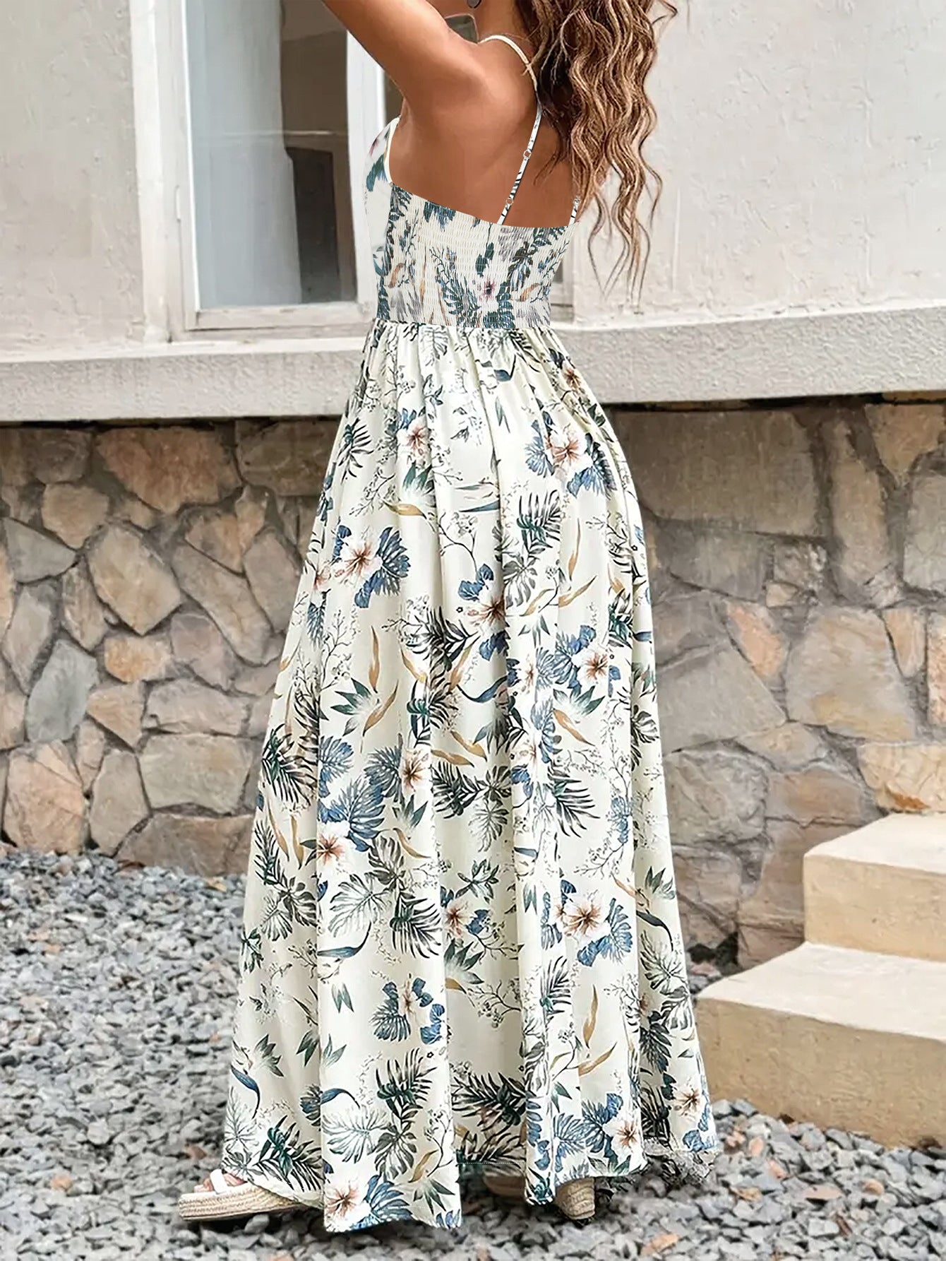 Léonie - Ensemble Deux Pièces Décontracté Sublimez votre silhouette avec cette robe longue d'été élégante et rafraîchissante. Un design floral qui allie féminité et confort pour toutes les morphologies. ✨ Caractéristiques Principales: • Imprimé fleuri tro