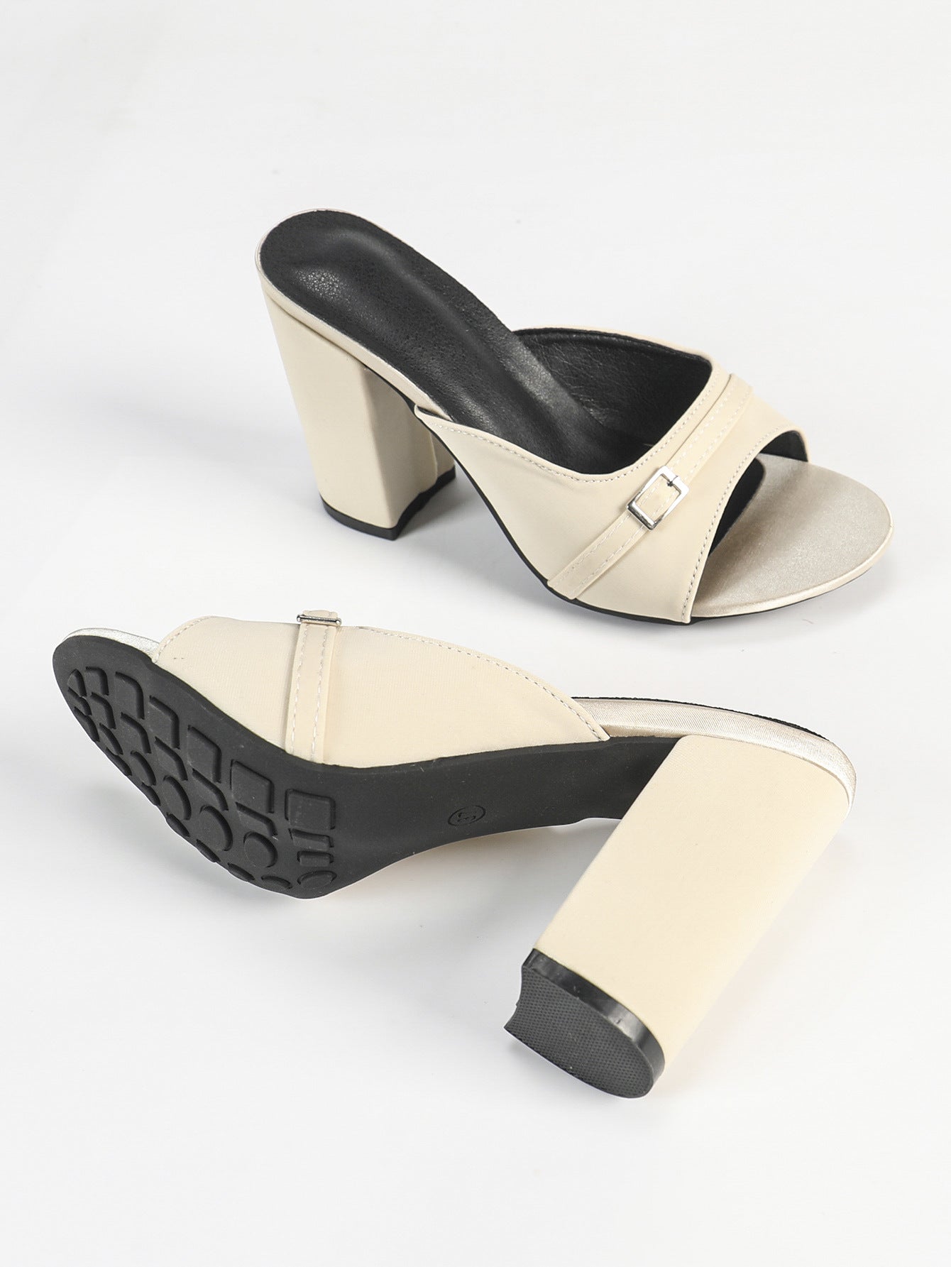 Camille - Sandales à Talons Élégantes Élégantes et confortables, les sandales Camille subliment votre silhouette avec style. Leur talon bloc de 9cm offre stabilité et confort pour toutes vos occasions spéciales. ✨ Caractéristiques Principales:• Talon bloc