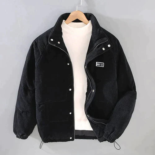 GABBY - Manteau d'Hiver Élégant Grande Taille Découvrez notre manteau GABBY, une création mode grande taille qui marie chaleur hivernale et élégance française. Ce manteau d'hiver grande taille offre une silhouette raffinée et protectrice, créé pour les fe