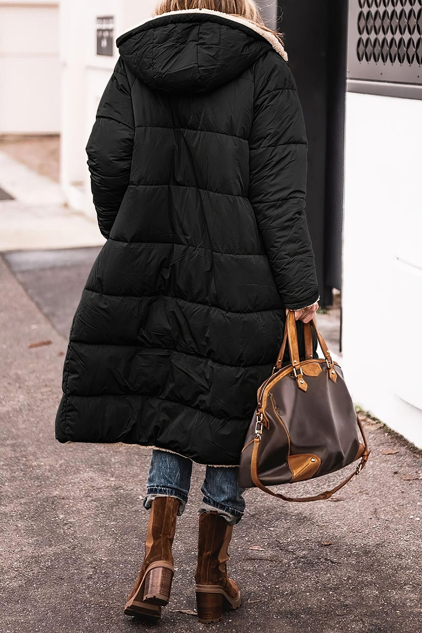 DARINA - Manteau Long Grande Taille Découvrez notre manteau DARINA, une création mode grande taille qui allie style intemporel et élégance française. Ce manteau long grande taille offre un design raffiné et moderne, idéal pour les femmes qui souhaitent un