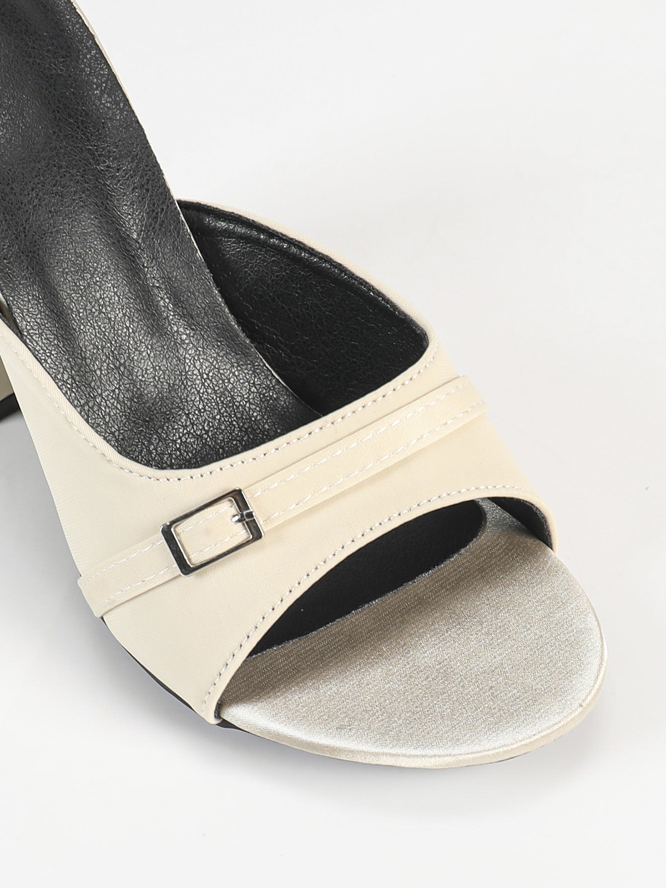 Camille - Sandales à Talons Élégantes Élégantes et confortables, les sandales Camille subliment votre silhouette avec style. Leur talon bloc de 9cm offre stabilité et confort pour toutes vos occasions spéciales. ✨ Caractéristiques Principales:• Talon bloc