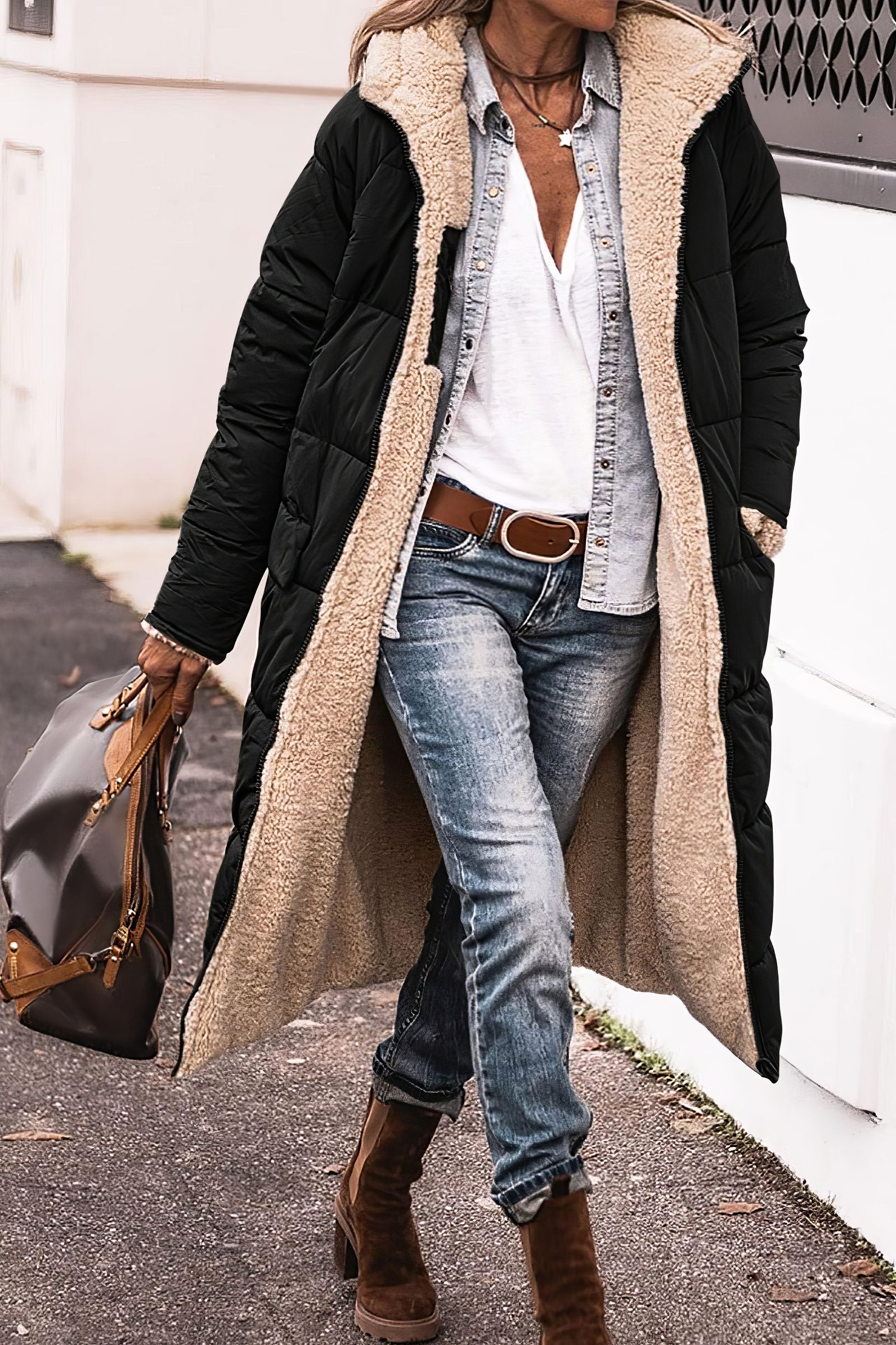 DARINA - Manteau Long Grande Taille Découvrez notre manteau DARINA, une création mode grande taille qui allie style intemporel et élégance française. Ce manteau long grande taille offre un design raffiné et moderne, idéal pour les femmes qui souhaitent un