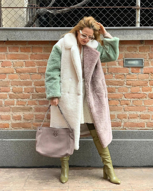 SONYA - Manteau en Fausse Fourrure Grande Taille Découvrez notre manteau SONYA, une création mode grande taille qui allie chaleur luxueuse et élégance française. Ce manteau en fausse fourrure grande taille offre un design chaleureux et sophistiqué, idéal