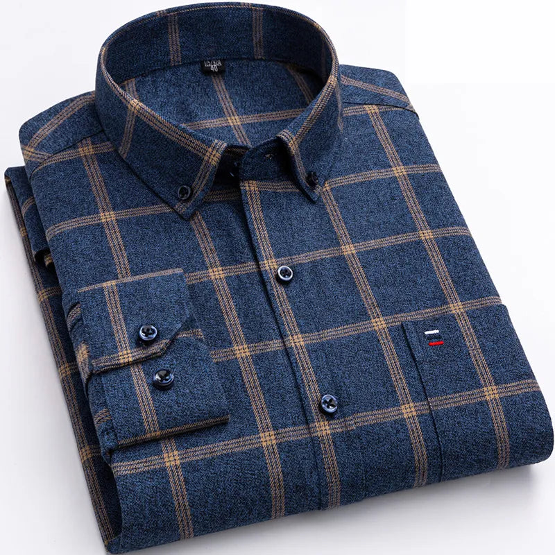 VIBE - Chemise à Carreaux en Coton Homme Découvrez notre chemise VIBE pour homme, une création qui marie motif à carreaux et élégance française. Cette chemise en coton offre une silhouette raffinée et distinctive, créée pour les hommes qui recherchent une