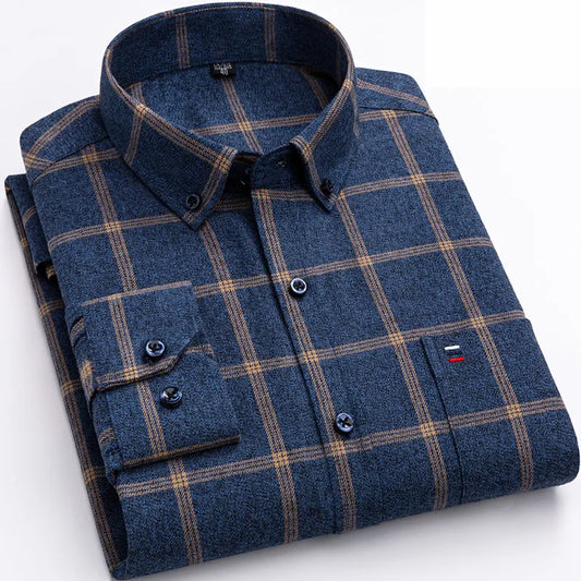 VIBE - Chemise à Carreaux en Coton Homme Découvrez notre chemise VIBE pour homme, une création qui marie motif à carreaux et élégance française. Cette chemise en coton offre une silhouette raffinée et distinctive, créée pour les hommes qui recherchent une