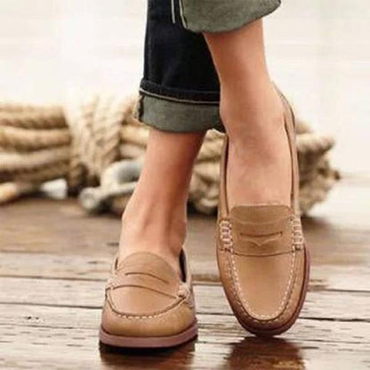 MALINA - Slip-Ons Orthopédiques Grande Taille Découvrez nos slip-ons MALINA, une création mode grande taille qui marie confort orthopédique et élégance française. Ces chaussures grande taille offrent une silhouette raffinée et confortable, créées pour les